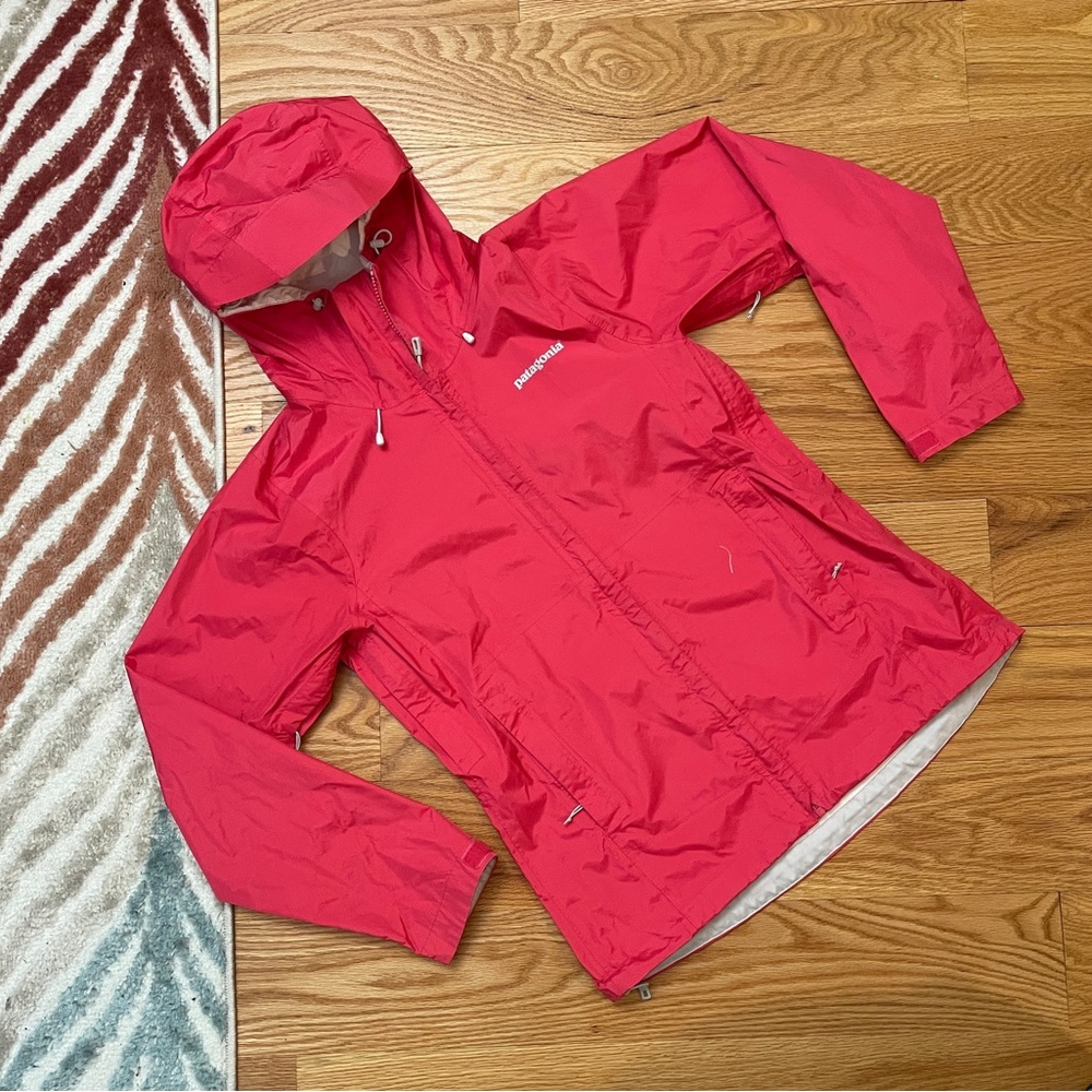 SOLD! Patagonia Rain Jacket Pink H2NO Torrentshell Hooded Women’s M $129